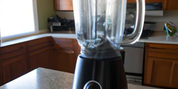 Katzenzauber im Mixer: Ein Verwirrender, aber Unterhaltsamer Anblick