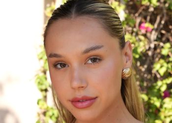 Alexis Ren: Ein Blick auf ihre Karriere