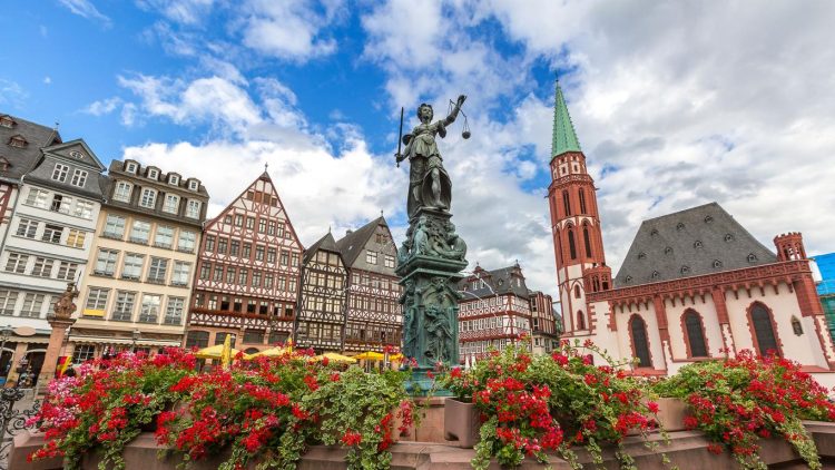 Entdecken Sie mit Ihrem Mietwagen 5 historische Stätten in Frankfurt