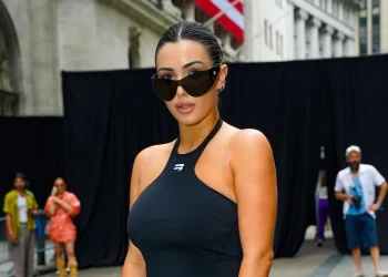 Bianca Censori: Das geheimnisvolle Leben und die Karriere der australischen Designerin