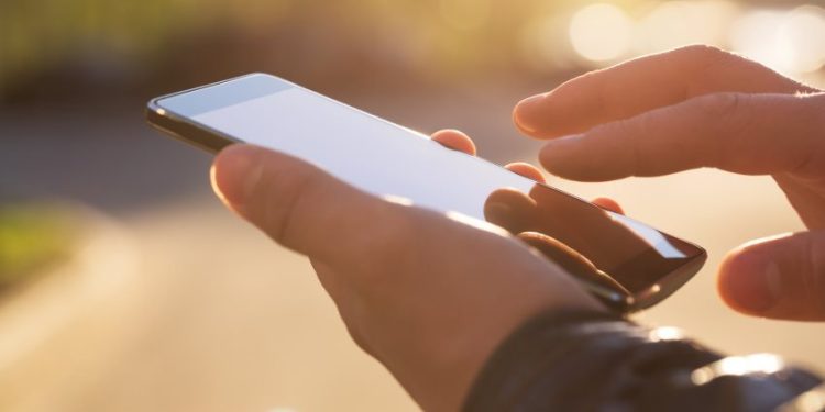 So kühlen Sie ein überhitztes Smartphone schnell ab