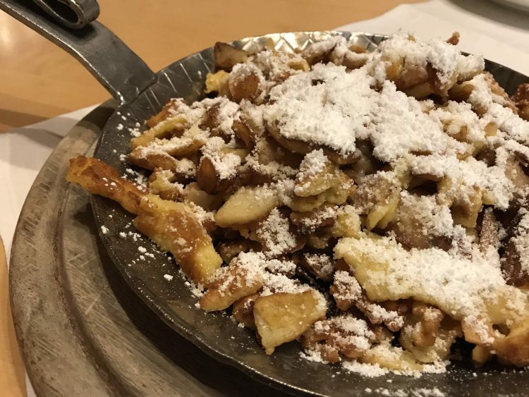 Kaiserschmarrn: Die kaiserliche Süßigkeit aus Österreich