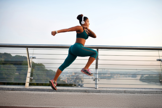 Sportgesundheitseinblicke: Überwachung von Herzfrequenz, Schlaf und Leistung