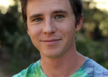 Charlie McDermott
