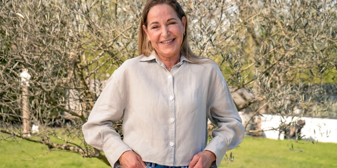 Nicole Steves